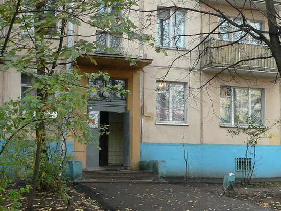 Учителей в Оренбурге заставили ходить по домам за 50 рублей