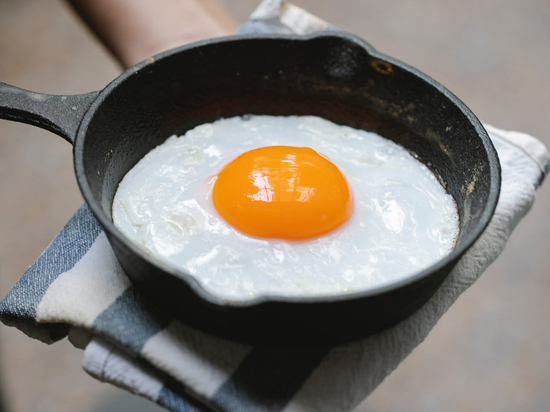 Уханьские врачи сообщили странные данные о холестерине и яйцах