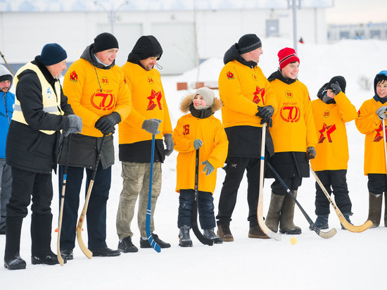 На площадке возле арены «Ерофей» в Хабаровске прошли любительские соревнования по хоккею в валенках