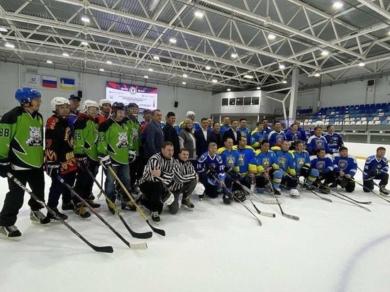 В Бурятии состоялось открытие Чемпионата по хоккею для тех, кому за 40