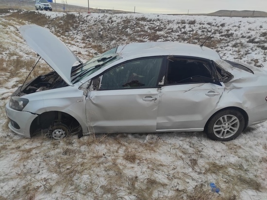 В Хакасии водитель получил травмы, не удержав руль на скользкой дороге