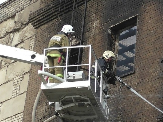 При пожаре в 4-этажном доме на юге Волгограда пострадал человек