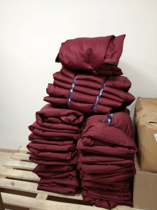 Волонтеры Калмыкии подарили медикам теплую одежду