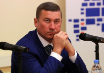 Членство экс-главы Калининского района Ивана Громова в «Единой России» будет приостановлено. Накануне он покинул свой пост, а сегодня, 7 декабря, его задержали по подозрению в хищении.