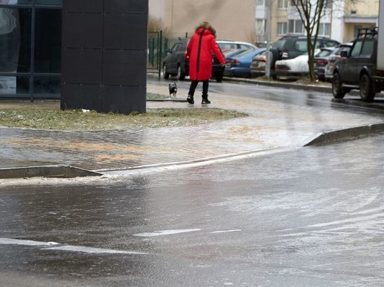 Автомобилистов предупредили об опасности на дорогах в Калининграде из-за гололедицы