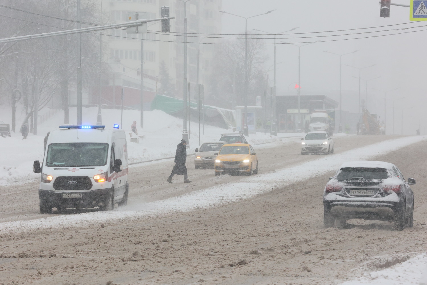 Будет ли еще снегопад в москве. Снегопад в Москве. Снегопад в Москве 17 декабря 2022. Циклон в Москве. Снег в Москве 1 декабря 2021.