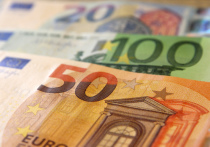 Европейский центральный банк (ЕЦБ) планирует к 2024 году разработать кардинально новый дизайн банкнот евро впервые с начала их выпуска