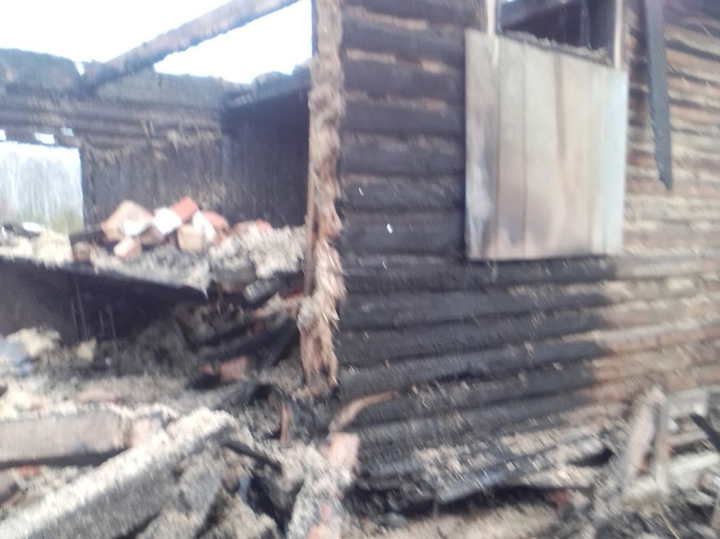 Подростки спалили дом педагога ради лайков; «Снимали с двух телефонов»