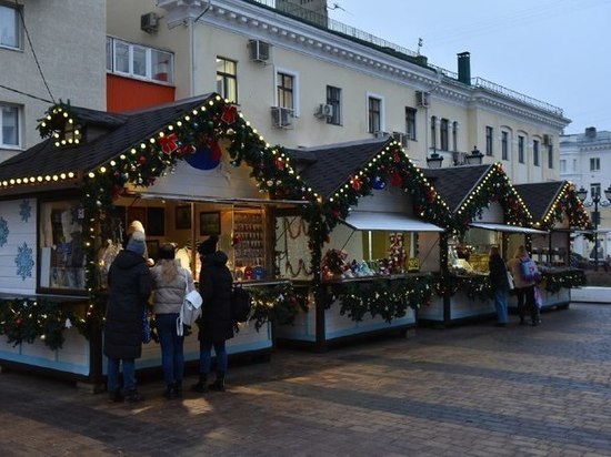 Новогодние игрушки, сувениры, «ватрушки»: что купить на новогодней ярмарке в Белгороде