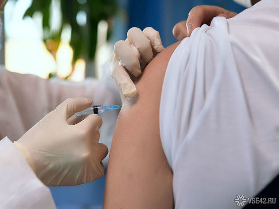 Врачи назвали группу крови, обладатели которой хуже всех переносят вакцинацию