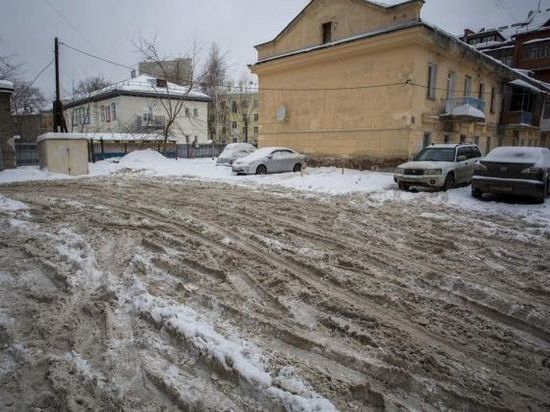 Жители Новосибирска жалуются на неочищенные тротуары