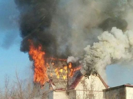 В Шахтах при пожаре пострадали двое пенсионеров