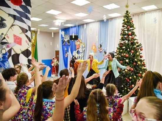 Роспотребнадзор разрешил проведение Новогодних праздников для детей в Мурманской области