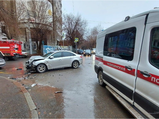 В ДТП двух иномарок в Волгограде пострадали 3 женщины