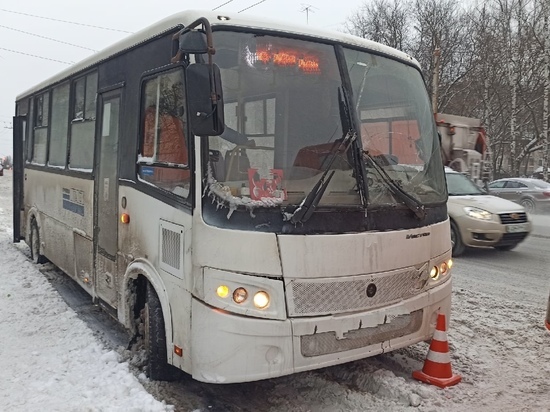 В Кирове столкнулись два автобуса: пострадали трое пассажиров