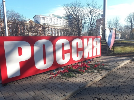 В центре Донецка демонтировали «Россию»