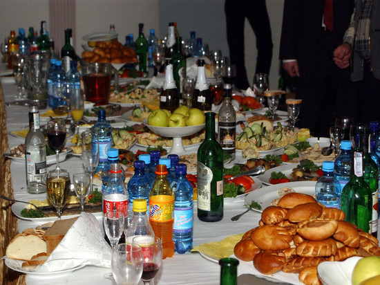 Россиянам назвали два самых вредных новогодних блюда