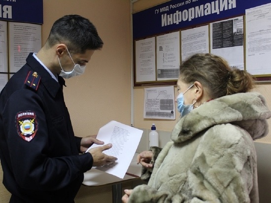 Отдел по вопросам миграции в Серпухове проверила общественница