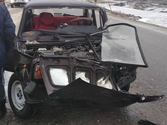 При лобовом столкновении двух машин в Татарстане пострадали двое