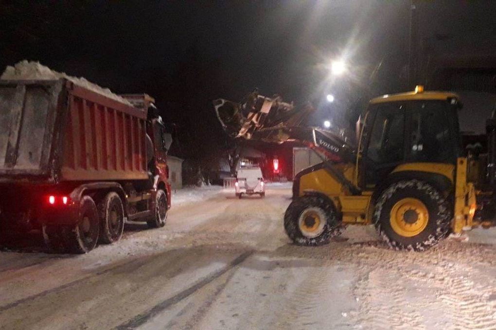 Костромские коммунальные службы напрягают все силы в борьбе со снегом, завалившим улицы города