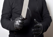 В Акше бойцы Росгвардии в одном из магазинов задержали мужчину с ножом, который напугал продавца