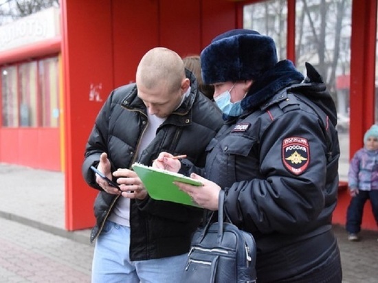 В Белгороде ежедневно составляют по 25 протоколов за нарушение масочного режима