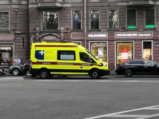 Карета скорой помощи попала в аварию на проспекте Обуховской обороны