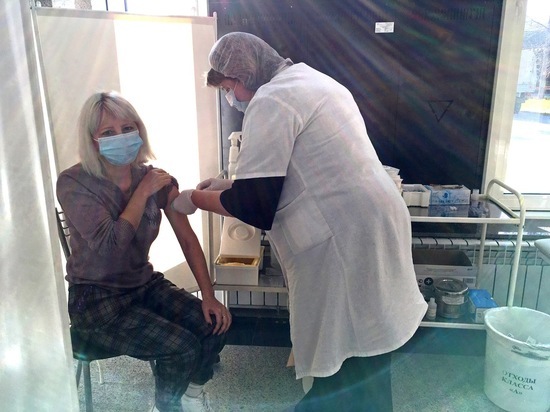 В Саратовской области могут ввести обязательную вакцинацию для пожилых
