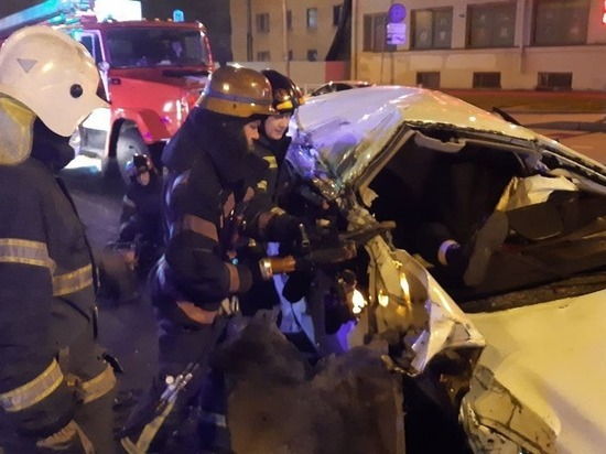 Сбитого пьяного пешехода доставали из-под авто на Бухарестской с помощью домкрата