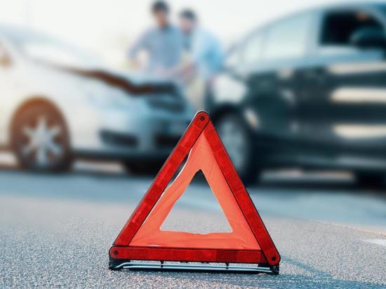 После ДТП на юге Петербурга пострадала женщина и двое детей