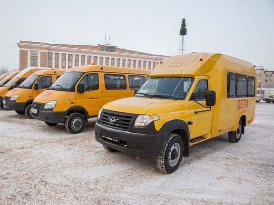Полсотни новых школьных автобусов отправились в районы Новгородской области