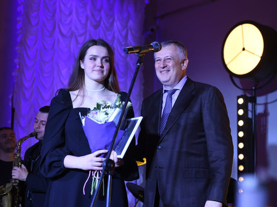 Губернатор Ленобласти вручил награды лучшим волонтерам