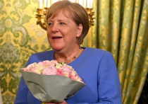 Экс-канцлер Германии Ангела Меркель в свой первый день в отставке посетила свой новый офис на улице Унтер ден Линден в Берлине, пишет газета Bild
