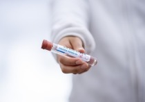 Европейское агентство лекарственных средств (EMA) утверждает, что новый вариант COVID-19 «Омикрон» вызывает легкое заболевание