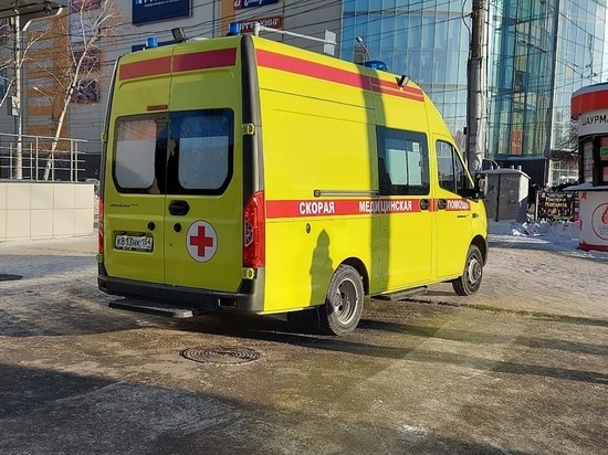 Фельдшера новосибирской "скорой" вызвали в СКР после поста о пользе вакцинации