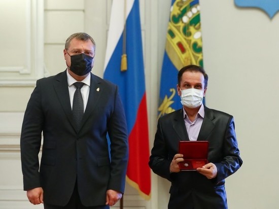 Игорь Бабушкин вручил государственные награды астраханцам