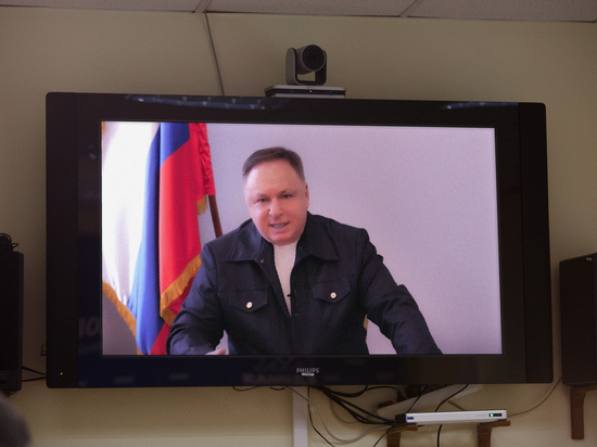 Кировские ветераны получили новогодние подарки от Олега Валенчука