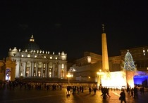В Ватикане зажгли рождественскую ель