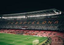 beIN Sports сообщает, что испанский футбольный клуб «Барселона» может продать голкипера Марка-Андре тер Штегена, защитника Сержиньо Деста и полузащитника Френки де Йонга