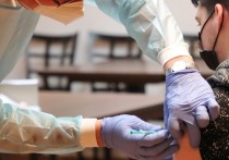 Российские ученые не рекомендуют пока делать прививки от коронавируса раз в три месяца