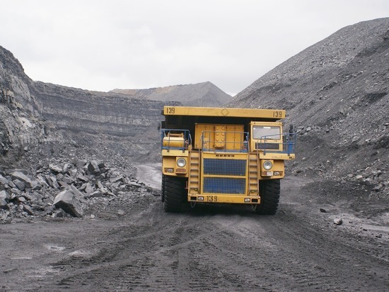 При обрушении на железном руднике в Кузбассе пострадали три человека