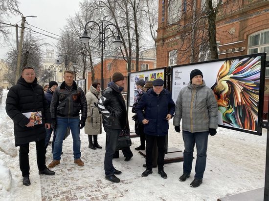 На улице Маяковского в Смоленске открылась выставка авторского дизайна