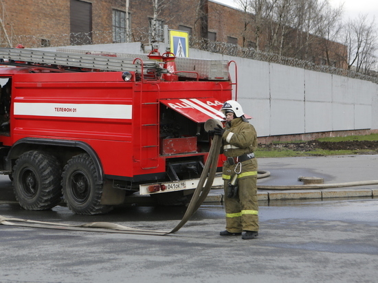 МЧС предотвратили взрыв в горящем здании в Калининградской области
