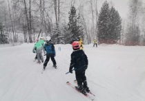 Из множества новостей минувшей недели обращает на себя внимание и вызывает смешанные чувства информация об открытии в МУП «КСК Улан-Удэ» клуба для круглогодичного катания на горных лыжах и сноуборде