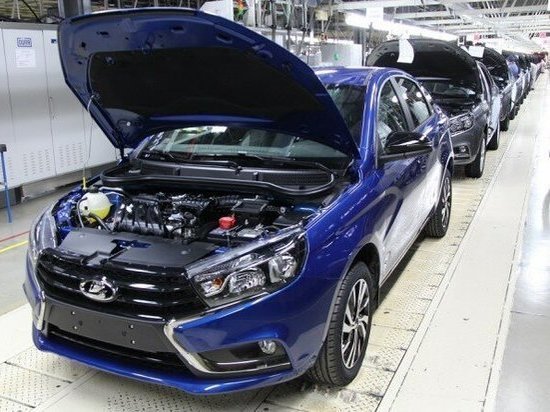 В Ижевске завод "Лада" сократил производство LADA Vesta из-за временных простоев