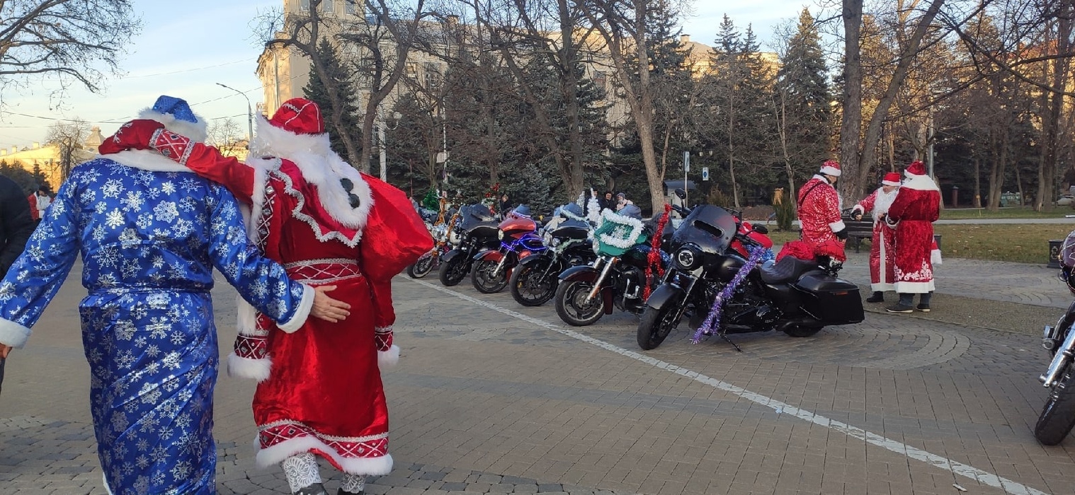 Парад дед Морозов байкеров