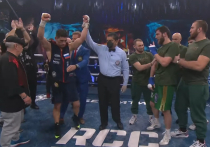 Российский боксер Дмитрий Бивол одержал победу над соотечественником Умаром Саламовым в поединке за титул чемпиона мира по версии WBA в весовой категории до 79,38 кг