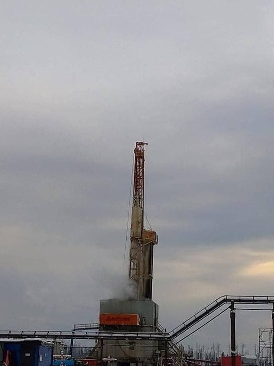 Фонтан газа высотой 15 метров забил на месторождении в Красноярском крае