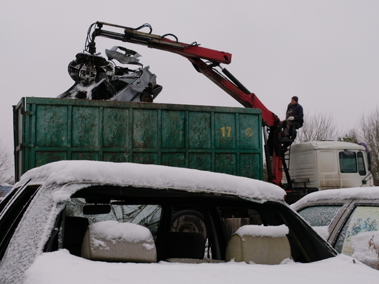 На утилизацию в Калининграде отправили 17 бесхозных машин