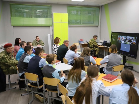 Герой России Сергей Лысюк провёл «урок мужества» в рязанской школе №38